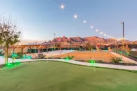 Zion Vista 7BR/5.5BA Poolside Manor Near Zion: Sauna, Hot Tub, Golf, Gym - Villas