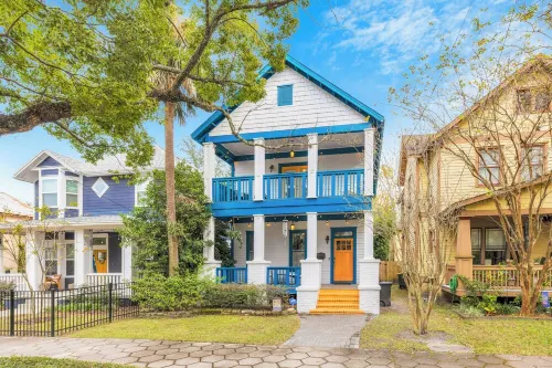 1537- Trend Setter, Entertain Your Heart Away, 1 Mile to Arenas, Pet Friendly - Balkon