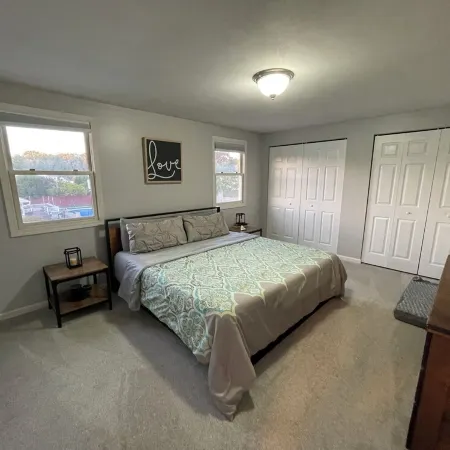 3 bedroom house with fenced in yard and pool close to Syracuse
