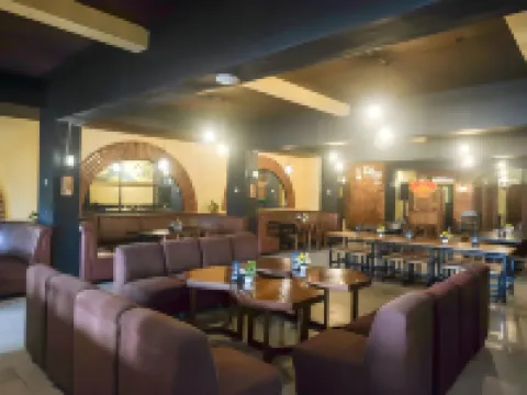 Surya Asia Hotel โรงแรมในโวโนโซโบ