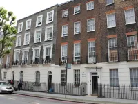 Arriva Hotel Hotels near Regent Square Gardens