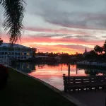 Waterfront Condo - 2Br/2BA, Walk to Beach, Pool, Wifi & Dolphin Sightings