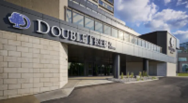 DoubleTree by Hilton Windsor Hotel and Suites