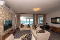 DT Beachfront Villas Hôtels à : West