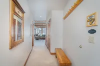 Summertime! 1Br Palmyra -Mountain & Pond Views. Balcony, Parking, Fireplace