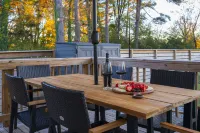 Stylish Durham Getaway Near Duke / DT - Fun Backyard