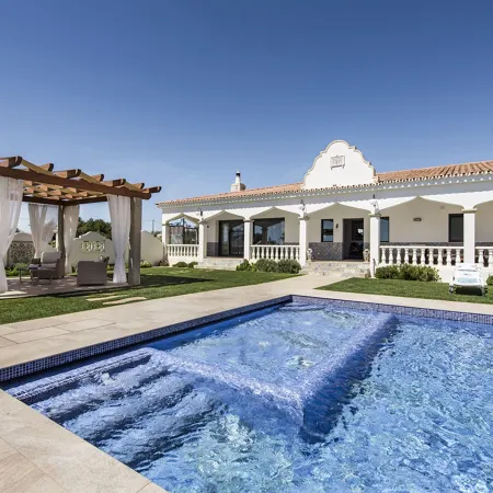 Flor de LIS - VIP Properties