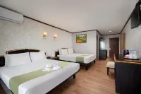 Royal Caravan Hotel & Outbound Trawas Hotel dekat Bumi Perkemahan Air Terjun Dlundung