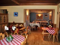 Logis Hôtel & Restaurant les Perce-Neige Hotels in Bonnétage