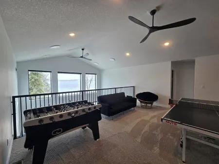 New Modern Lakefront Cabin on West Rush Lake