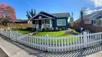 Cozy Cottage in Downtown Vancouver WA, Charming Bungalow right off Main st, 밴쿠버 암트랙 워싱턴역 주변 호텔