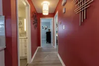 Cozy Retreat Close to Downtown + Parking