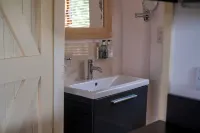 The Dovecote, Historic Cottage in a Peaceful Garden Hotels in Letcombe Regis