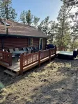 Secluded and Cozy Log Cabin /w Hot Tub + Fire Pit