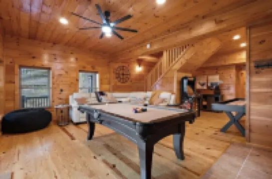 Mtn Views Large Hot Tub Game Room Fire Pit 4 King Bedrooms Fire Pit Pets