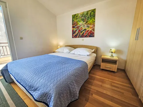 Petra Hotels in Brela