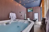 Newly Built Barndominium w/ Golf Sim, Hot Tub, Firepit, Minutes to Jim Thorpe!