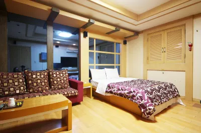 Gunsan Oh My Hotel dekat Gyeongamdong Railroad Town