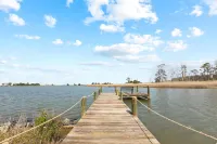 Cozy Sunrise Waterfront 2-bedroom Cottage & Dock. Serene Point Lookout/Scotland