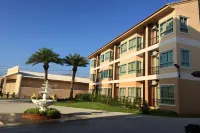 U-Dee Hotel Отели рядом с достопримечательностью «Paradise Ocean View Condominium»