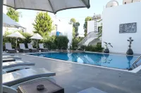 Manuela Boutique Hotel Bitez - สระว่ายน้ำแบบอินฟินิตี้