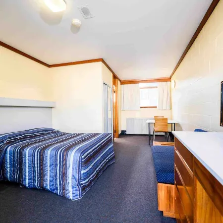 Top of the Town Hotel Motel