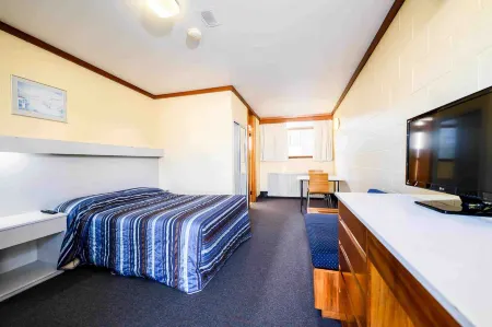 Top of the Town Hotel Motel Отели в г. Берни