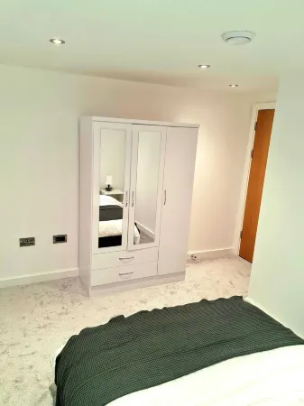 1-Bedroom Aprt in Salford- FreeParking- Sleeps3