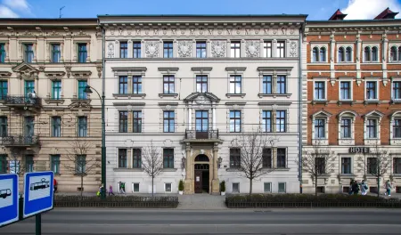 Aparthotel Basztowa Отели рядом с достопримечательностью «Фабрика эмали Оскара Шиндлера»