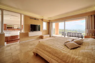 Havre de PAIX" 5 étoiles Prestige Jacuzzi, Hammam, Sauna, Piscine chauffée Mougins Cannes Grasse