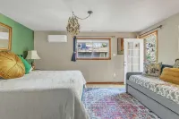 Cozy Home in the Redwoods ~Toys~ Hot Tub ~Chill Zone. We GOT You Covered!