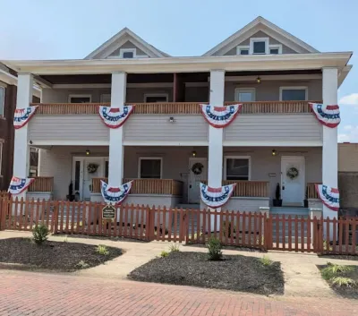 Aparthotel: Lopsy Blue -by Arena/Marshall/Hospital Hotel dekat Huntington Parks Maintenance