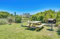 Charming 1-bedroom condo in welcoming Isle of Palms with AC, WiFi