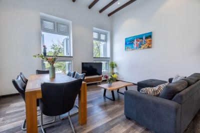 Other ??Sunshine?? Magnificently Bright 2BR Top City Centre Townhouse Photo