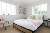 Beach House for 8 With hot tub Garden