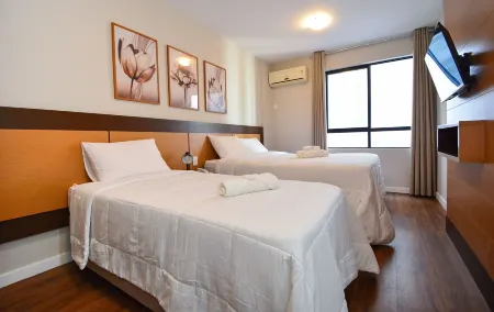 Central Park Flat Residence - Home Time Отели рядом с достопримечательностью «CentroSul - Centro de Convencoes de Florianopolis»