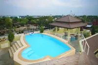 The Xym Hotel - Rooftop Pools