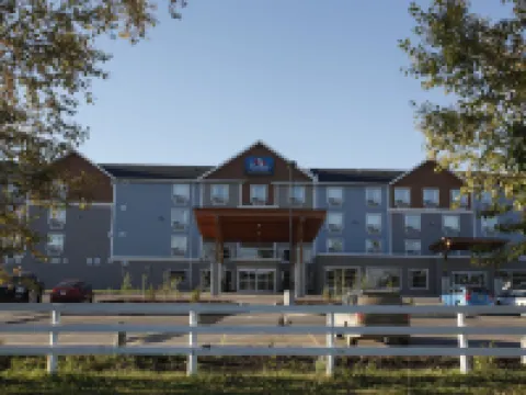 Pomeroy Inn & Suites at Olds College Hotels in Olds