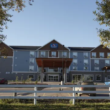 Pomeroy Inn & Suites at Olds College