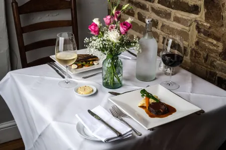 Random Hall Отели рядом с достопримечательностью «Суон Уолк»