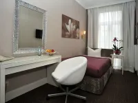 Hotel Commodore Hotel dekat St.Pauli