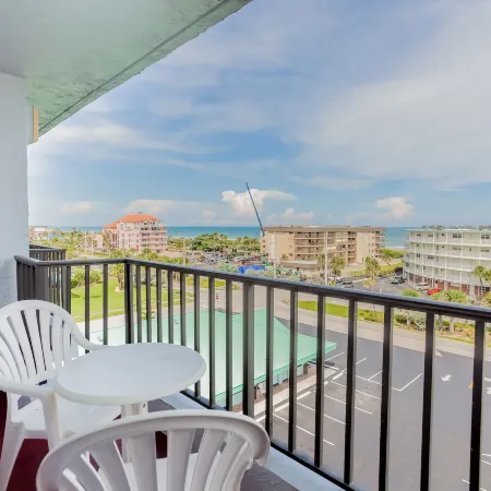 Beachside Hotel & Suites