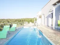 在Agia Triada的寧靜假日別墅，帶有游泳池