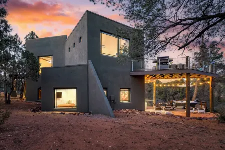 Cathedral View by Avantstay Pool Table + Hot Tub Отели рядом с достопримечательностью «Катедрал Рок»