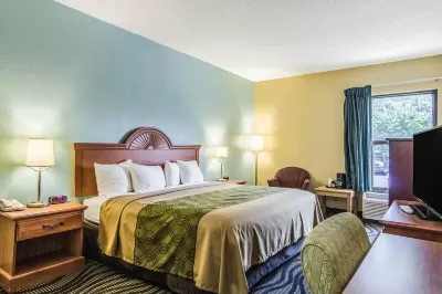 Econo Lodge Darien Hotels in Darien