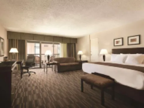 Radisson Hotel Louisville North Hotels in Clark County