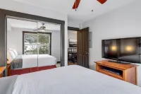 Spacious 2-Br 2-Ba | Ski in/Out | Pool & Hot Tubs | in Heart of Panorama Resort
