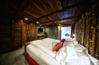 Café Quinson Relais de Charme Hotels in Ла-Саль
