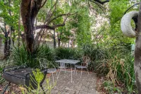 Stylish 2-Bed Apartment in Centurion, Pretoria Hotels near Blu Valley Mall