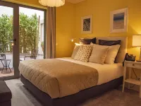 Kavia Hotel do Largo Hotels near شاطئ ريبيرا (Ribeira Beach)